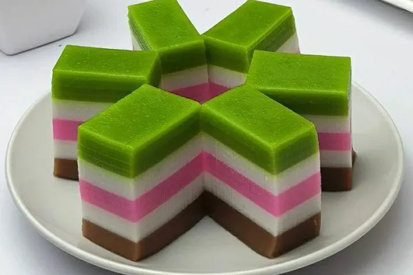 kue lapis tepung beras