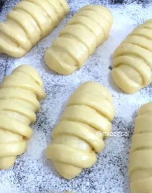 adonan roti goreng isi pisang