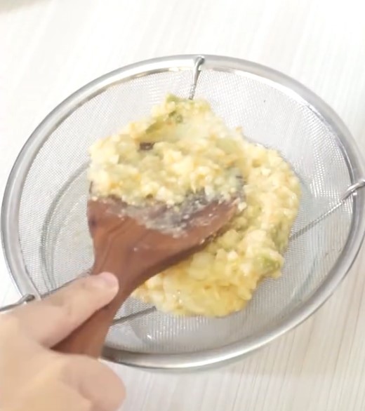 haluskan mpasi menggunakan saringan