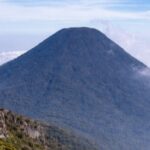 10 Gunung di Jawa Barat Favorit Pendakian!