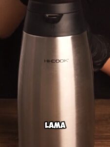 masukkan minuman kedalam vacuum pot