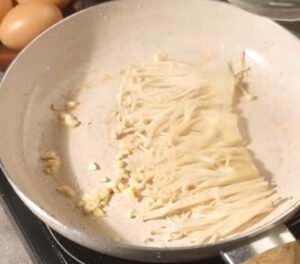 tumis jamur enoki